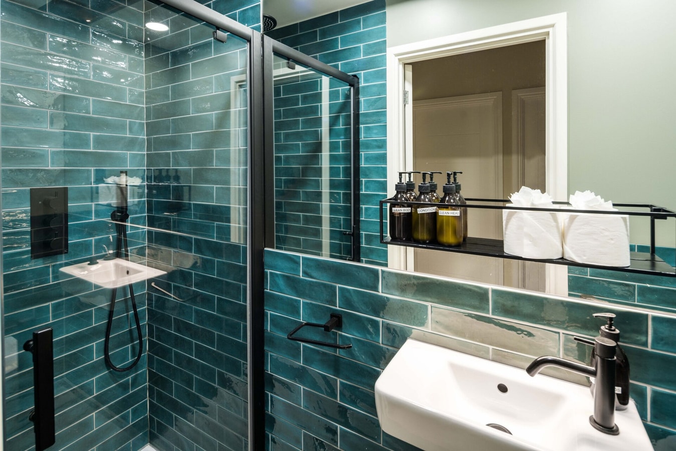 Stylish 2 Bedroom / 2 Bath in Notting Hill 12 Hello Guest