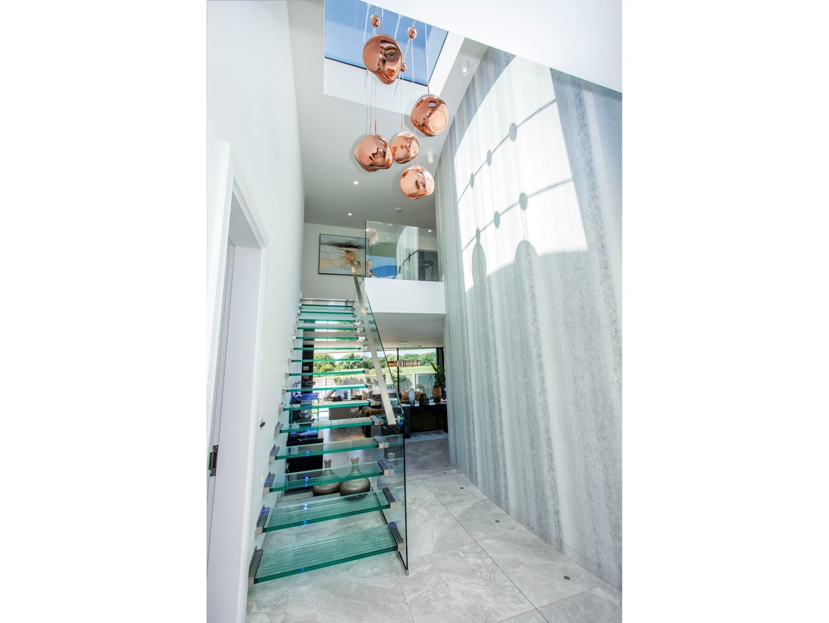 Cooden Beach: 4BD Retreat with Cinema 13 Hello Guest