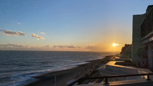 Lovely Seafront Flat & Balcony