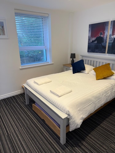 Modern Split-Level 2-Bed Apartment with Balcony 3 Hello Guest