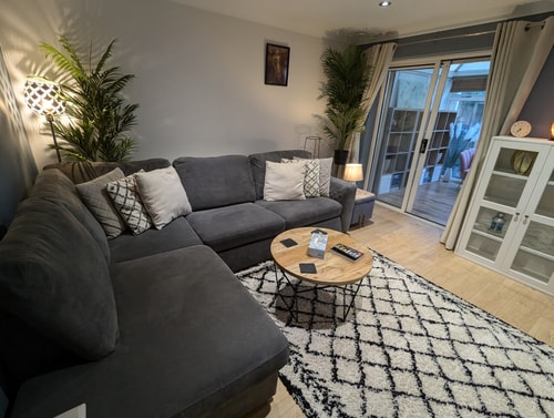 Modern 3B Eastbourne Retreat: Tranquil & Cozy Stay 3 Hello Guest