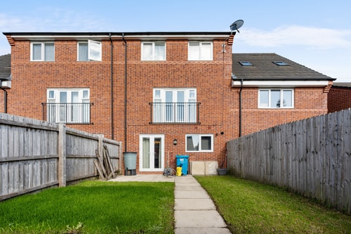 Spacious 4-Bed Home Near City Links 3 Hello Guest