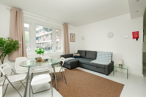 Spacious 5-Bed Home near Stockwell Tube Station
