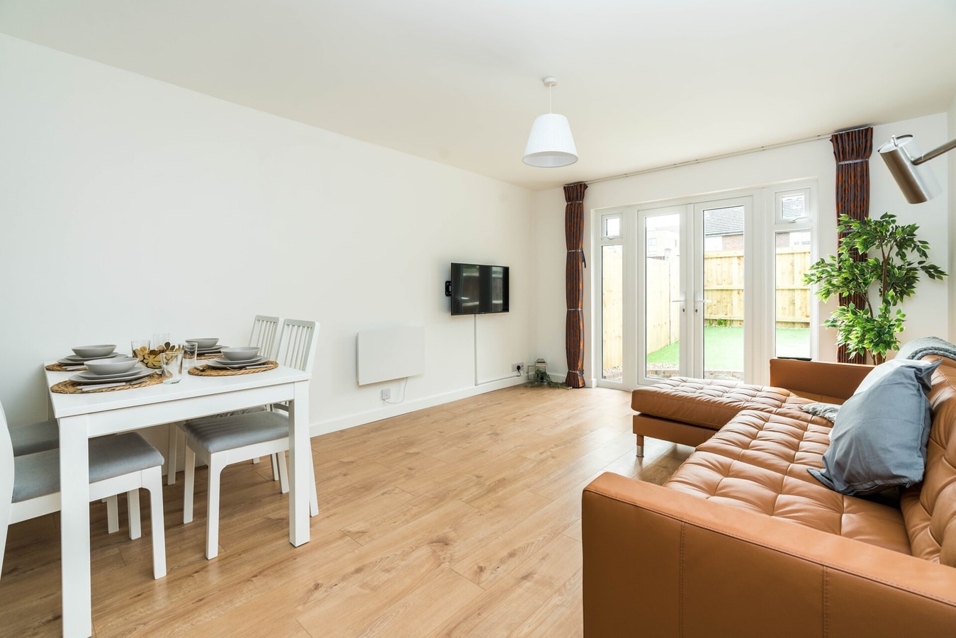 Sleek and Stylish 2BD Home with a Garden Anerley 8 Hello Guest