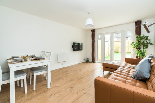 Sleek and Stylish 2BD Home with a Garden Anerley 8 Hello Guest