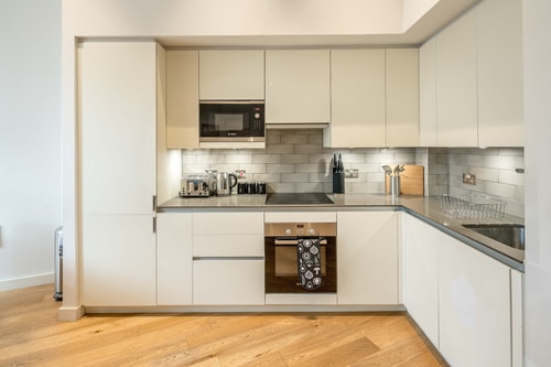 Modern 2 bed Flat Near O2 & Canary Wharf 16 Hello Guest