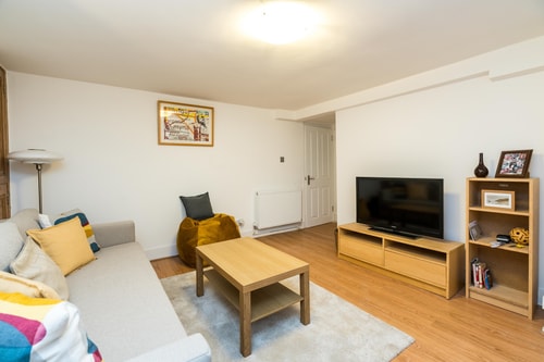 NEW Stylish 1 Bedroom Flat with Garden | London 3 Hello Guest