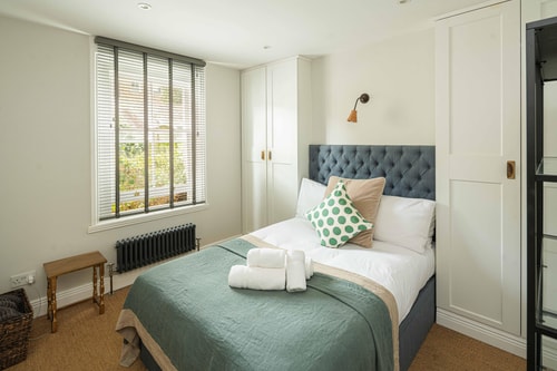 Maida Vale Gem: Stylish 1BD Near Little Venice