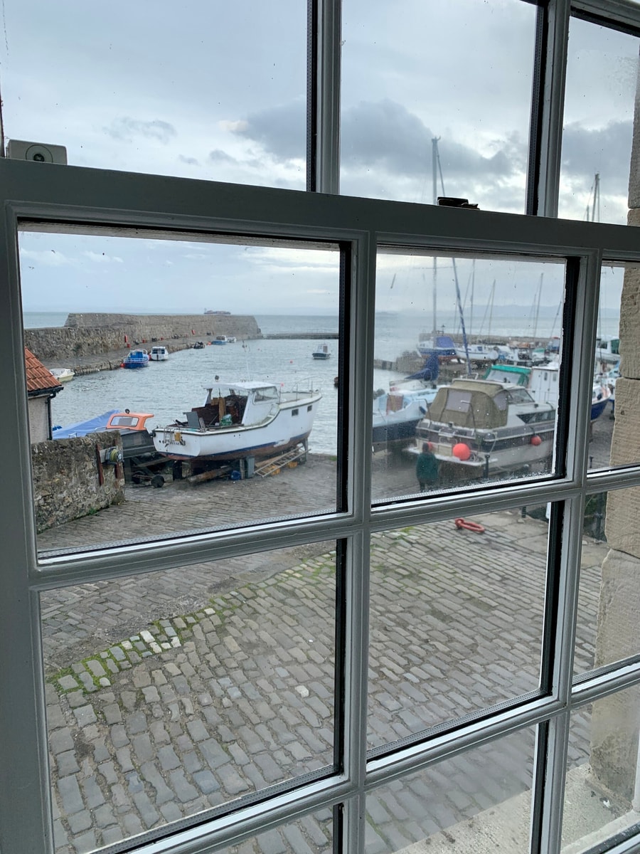 Superb One Bedroom Getaway in Dysart Kirkcaldy 16 Hello Guest