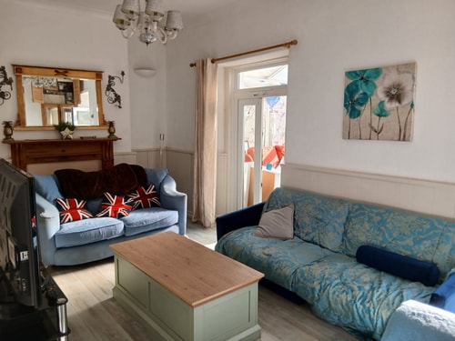 Spacious 3BR Home Near Beaches up to 7