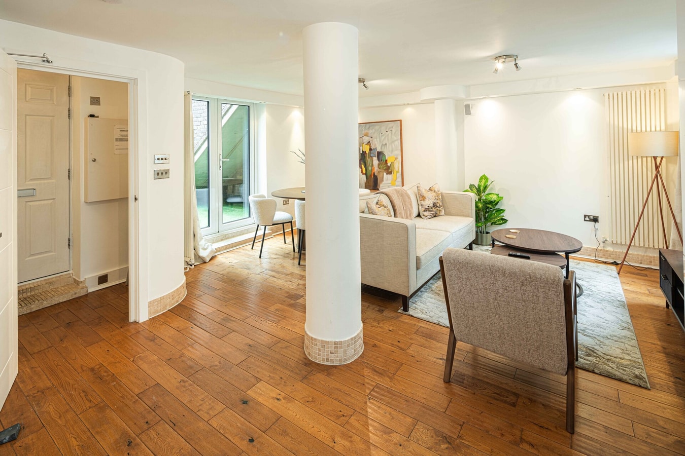 Stylish 3BD Flat in Prime Covent Garden Location 12 Hello Guest