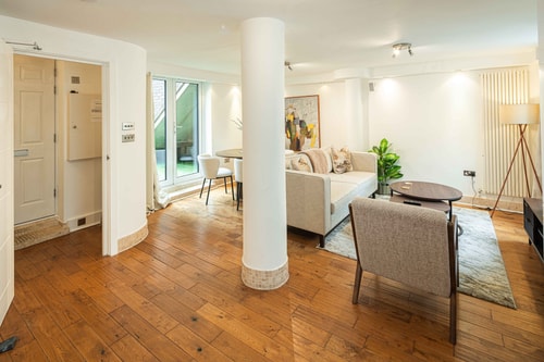 Stylish 3BD Flat in Prime Covent Garden Location 12 Hello Guest