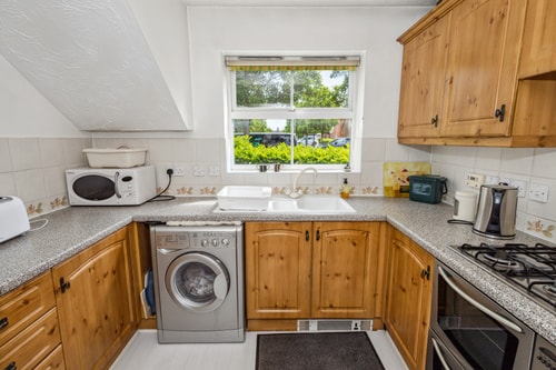 Urban Oasis - Modern 2B/2B Retreat Near Nature 3 Hello Guest