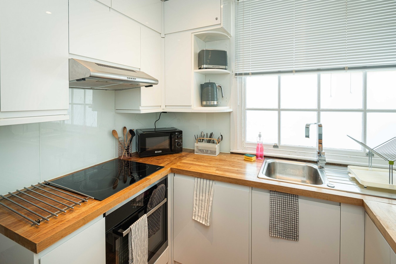 Modern 1-Bed Flat in Central Bloomsbury 9 Hello Guest