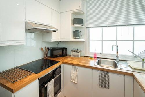 Modern 1-Bed Flat in Central Bloomsbury 9 Hello Guest