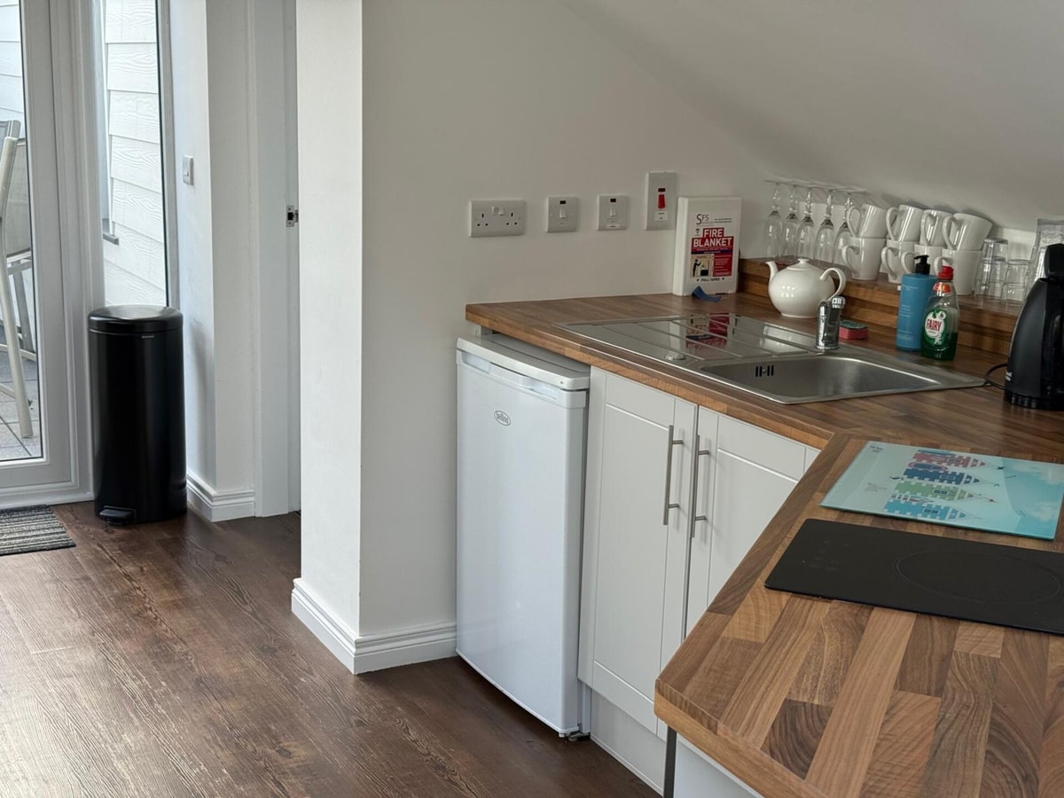 Modern Split-Level 2-Bed Apartment with Balcony 6 Hello Guest