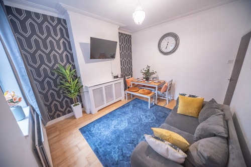 Central Derby 4BR Home for up to 10!