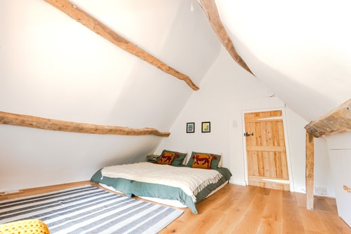 Beautiful 3BD Thatched Stone Cottage Kettering 21 Hello Guest