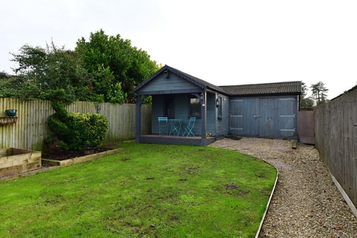 2BD Garden Home - A Short Walk to Stonehenge 7 Hello Guest