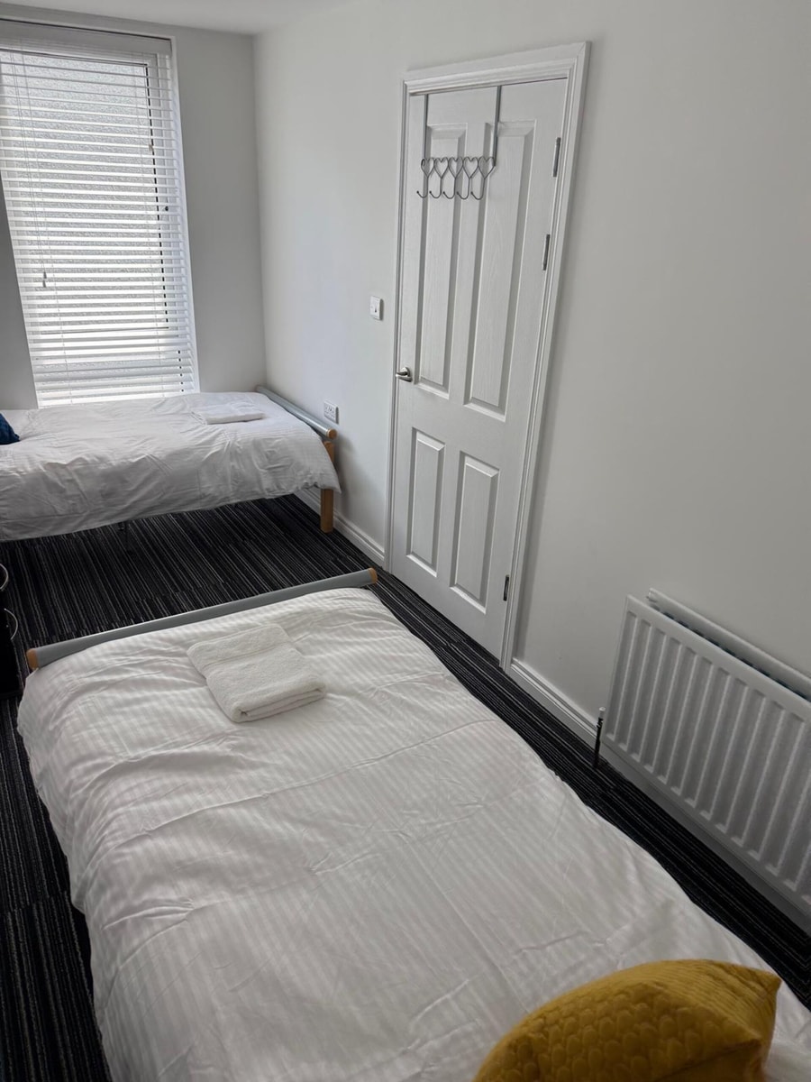 Modern Split-Level 2-Bed Apartment with Balcony 8 Hello Guest