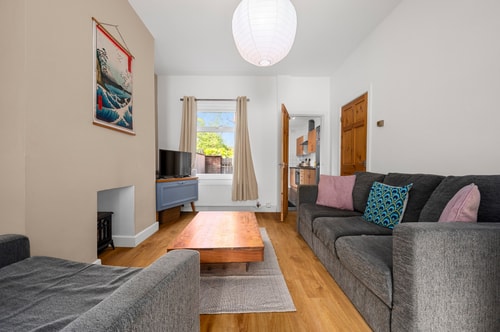 Bright 2BD Home - 10 mins to Central Manchester 6 Hello Guest