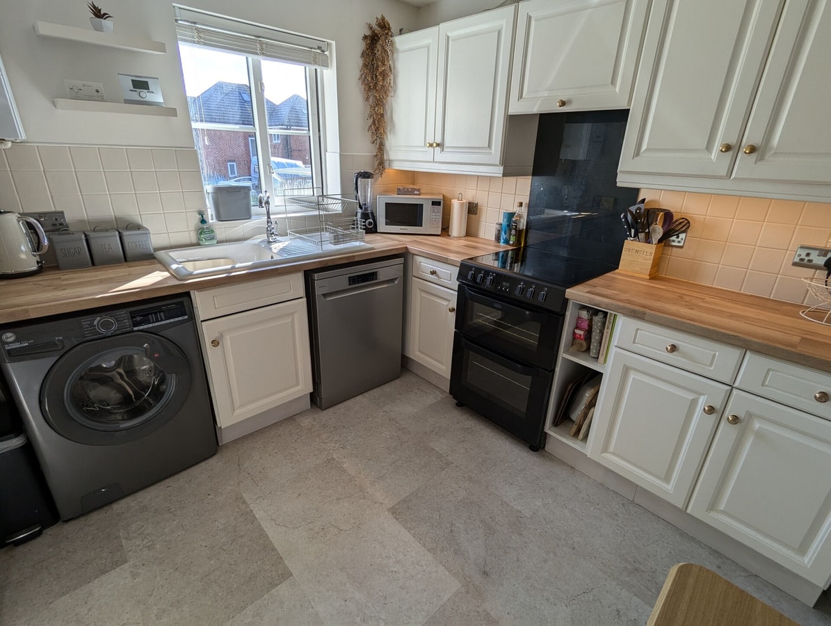 Modern 3B Eastbourne Retreat: Tranquil & Cozy Stay 15 Hello Guest