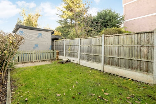 Spacious 1BR Flat in Wanstead: Garden & Comfort 2 Hello Guest