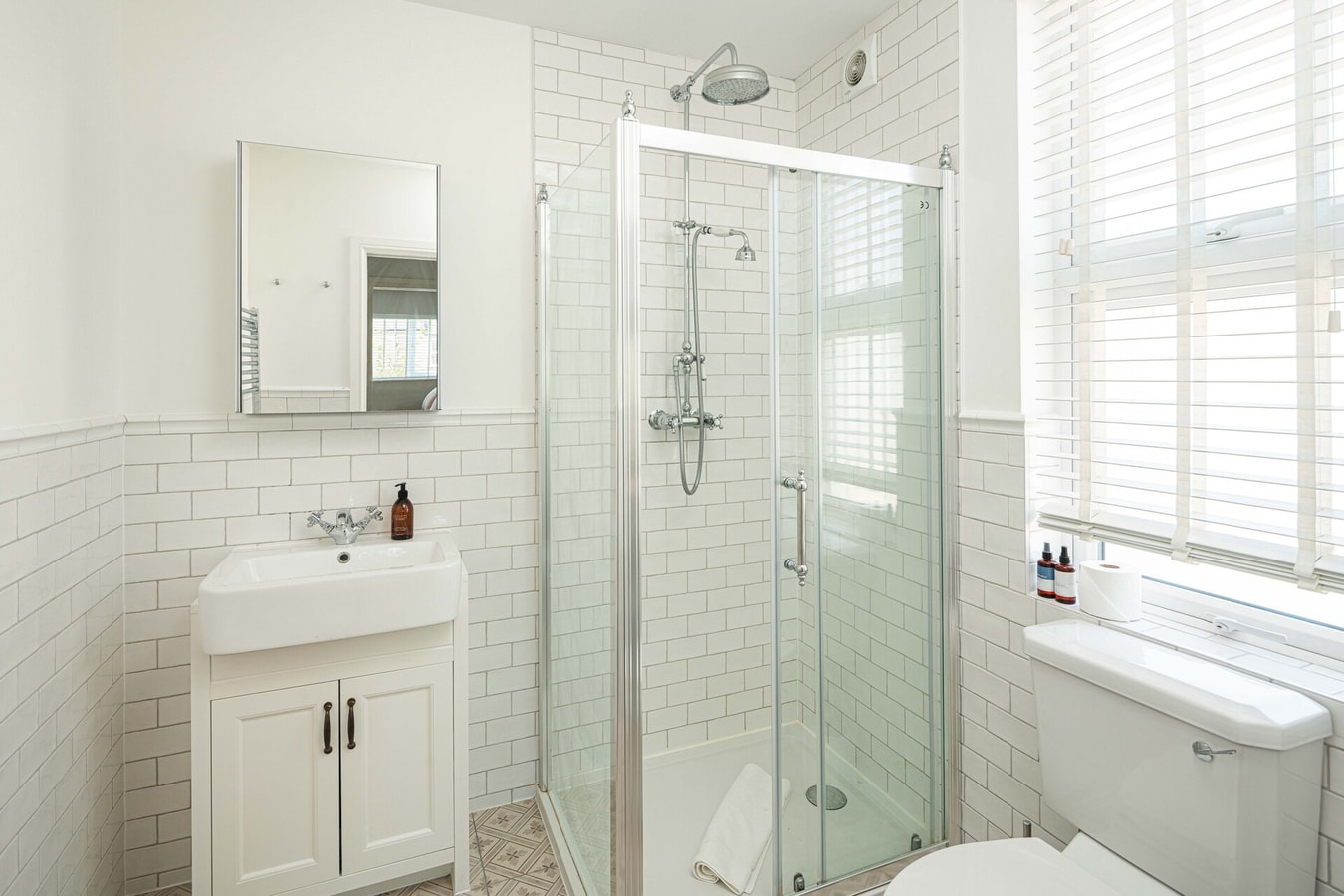 Stylish Crouch End 2B2B Flat - Sleeps 4 15 Hello Guest