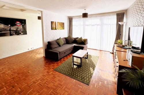 Spacious Family Bungalow with Garden for up to 7 3 Hello Guest