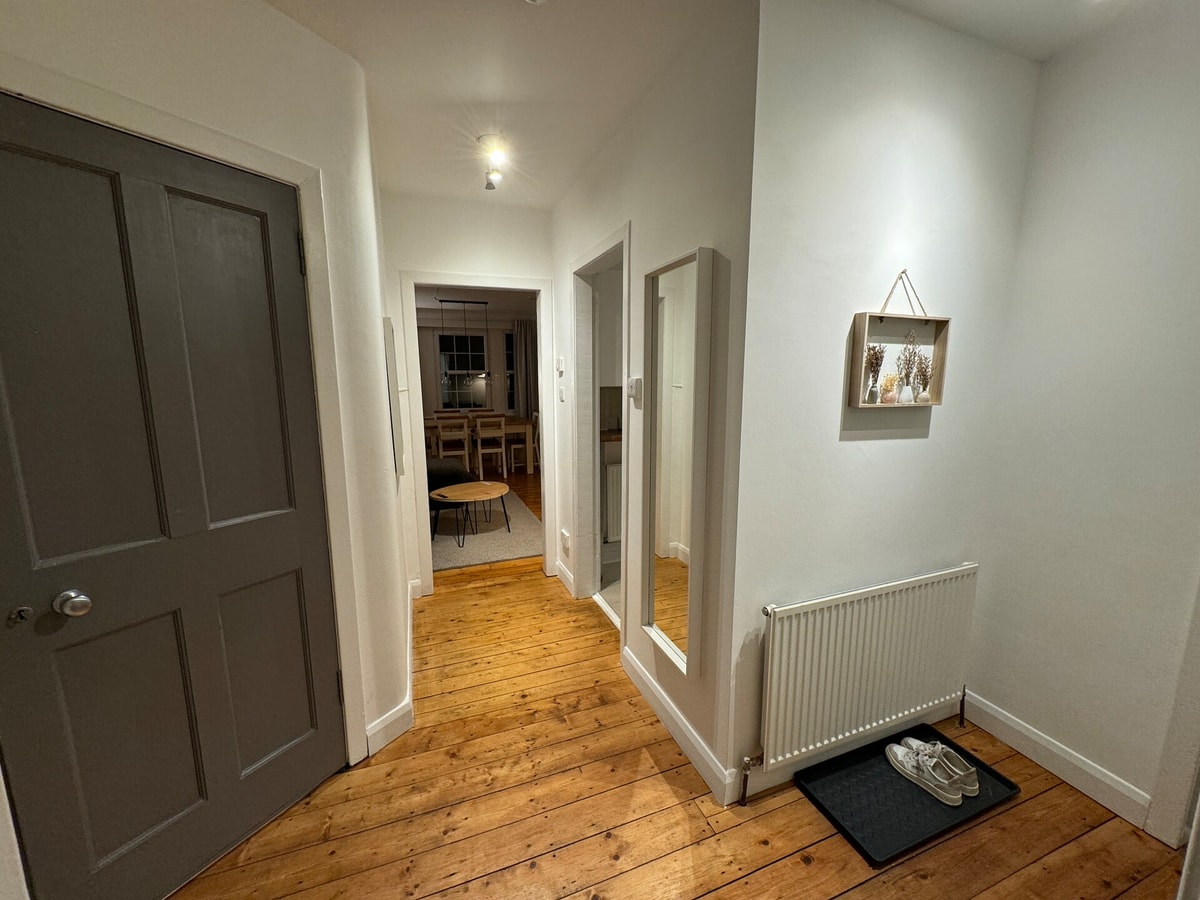 Stirling Haven: Charming 3B Apt in City Centre 9 Hello Guest