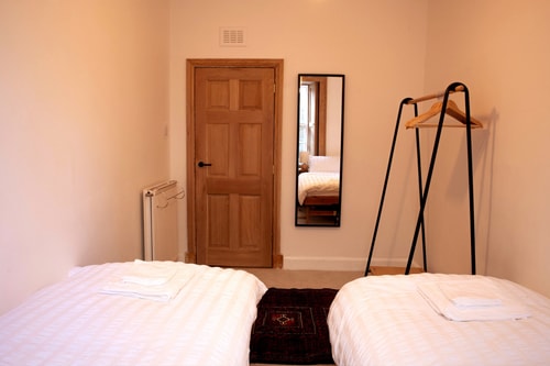 Elegant & Sunny 2BD basement stay, Edinburgh! 8 Hello Guest