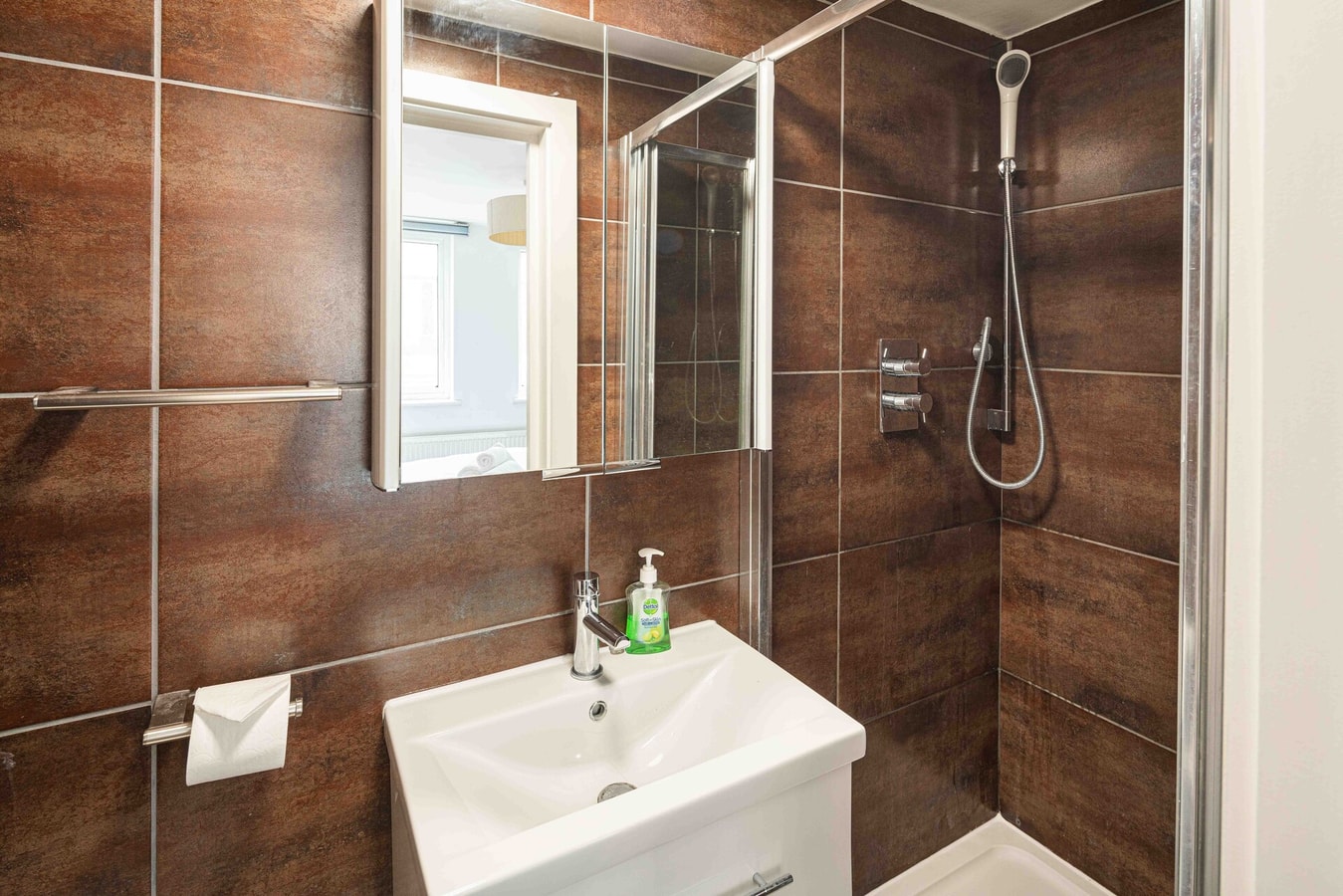 Stylish 3BD Flat in Prime Covent Garden Location 23 Hello Guest