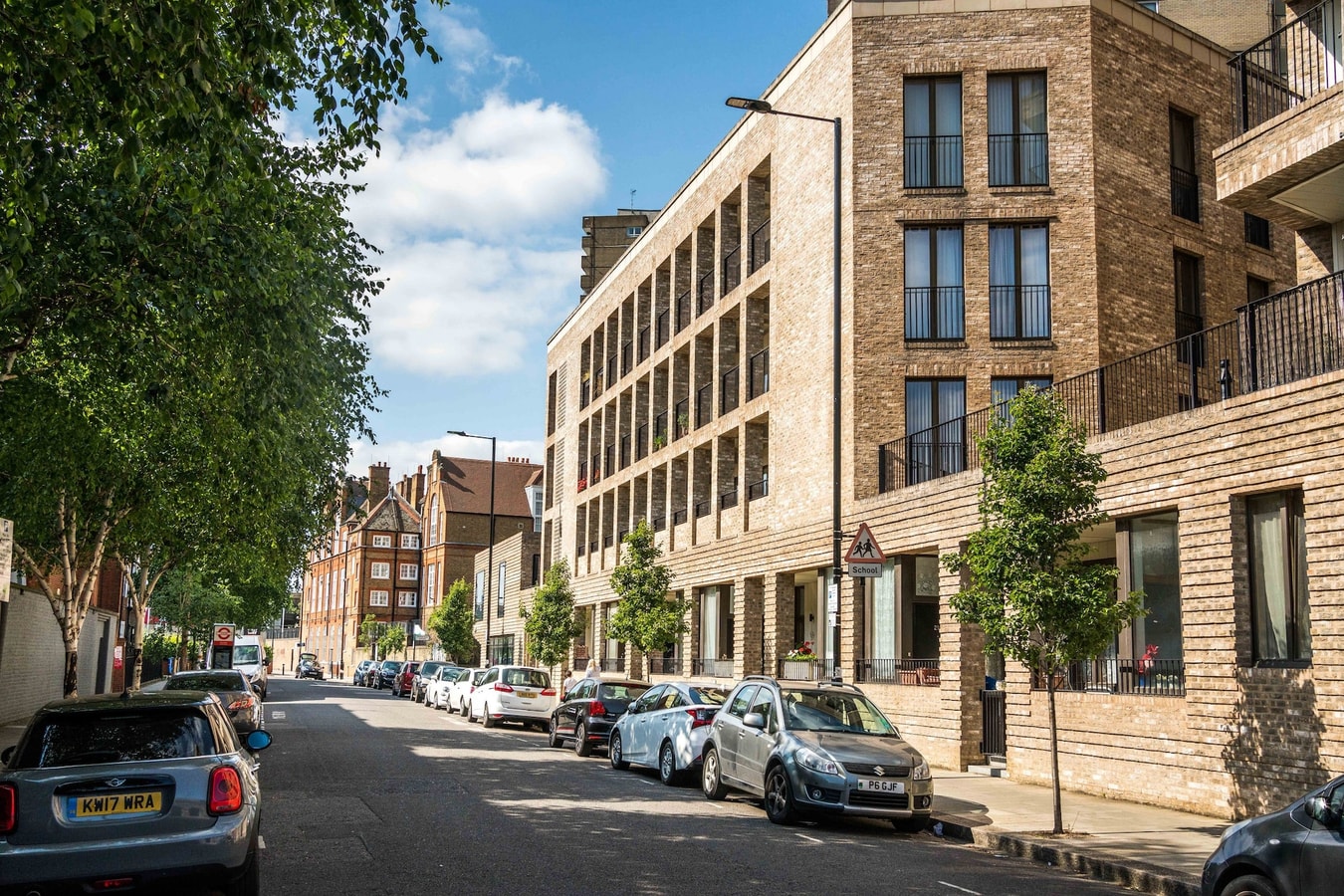 Shiny & Comfy stay with Underground links nearby! 16 Hello Guest