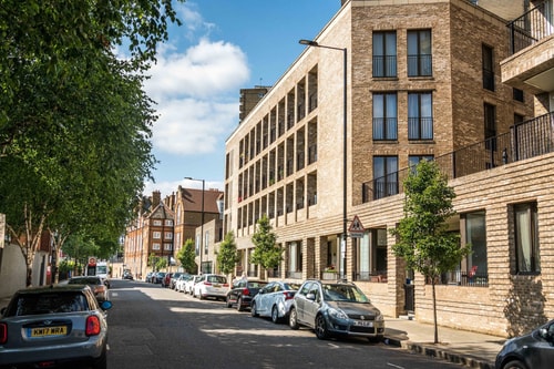 Shiny & Comfy stay with Underground links nearby! 16 Hello Guest