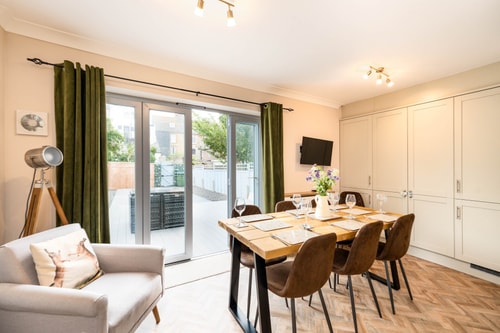 Tranquil 3BD Haven by the Sea in Littlehampton 9 Hello Guest