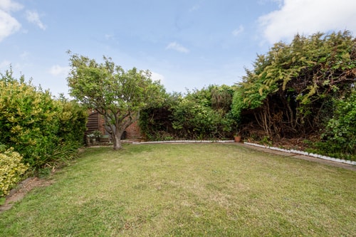 Amazing Beachside 2BD Family Home with Garden 17 Hello Guest