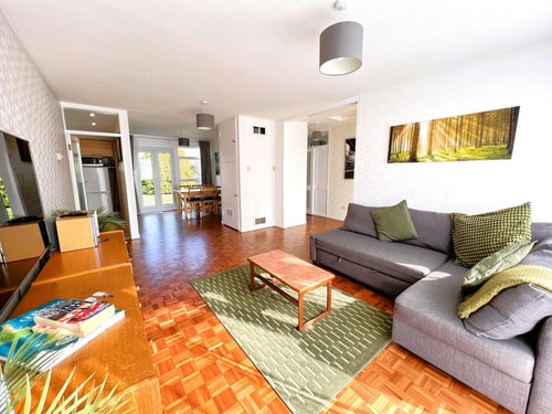 Spacious Family Bungalow with Garden for up to 7 4 Hello Guest