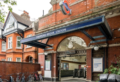 Sleek and Stylish 1BD Apt w/ Balcony, Hammersmith 17 Hello Guest