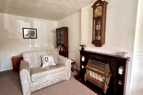 Oldham Bungalow Retreat: 2BD Peaceful Comfort 12 Hello Guest