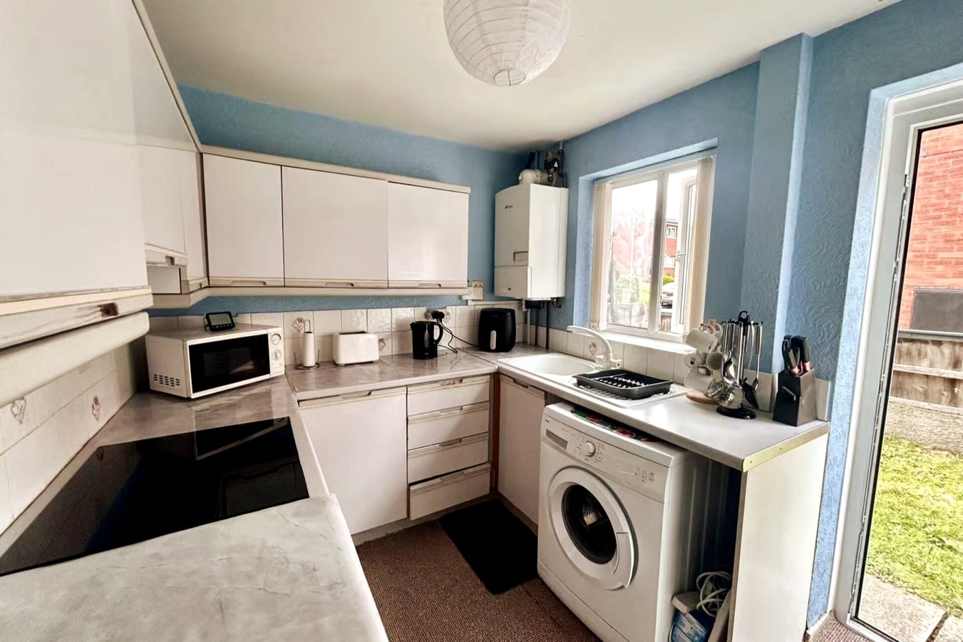 Oldham Bungalow Retreat: 2BD Peaceful Comfort 15 Hello Guest