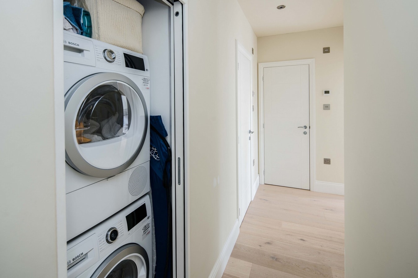 Stylish 2 Bedroom / 2 Bath in Notting Hill 15 Hello Guest