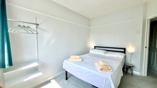 Modern 1 Bedroom Apt in Maidenhead nr River Thames 4 Hello Guest