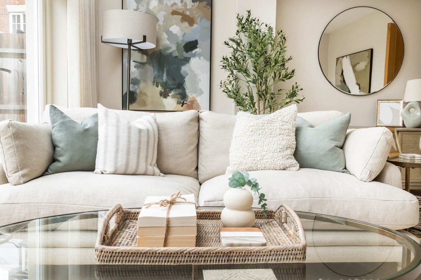 Stylish 3BD Townhouse in Central Winchester 11 Hello Guest