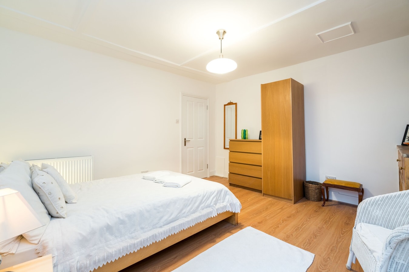 NEW Stylish 1 Bedroom Flat with Garden | London 11 Hello Guest