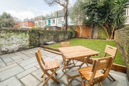 Modern 2B Home with Private Backyard & Fast WiFi 1 Hello Guest