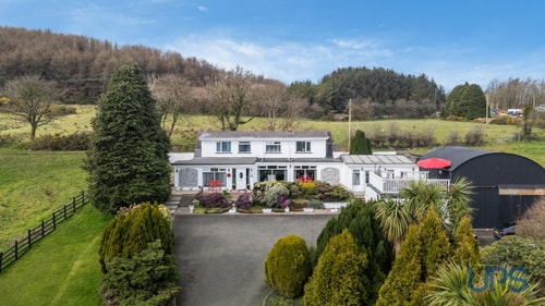 Scenic 3BR Retreat with Countryside Views