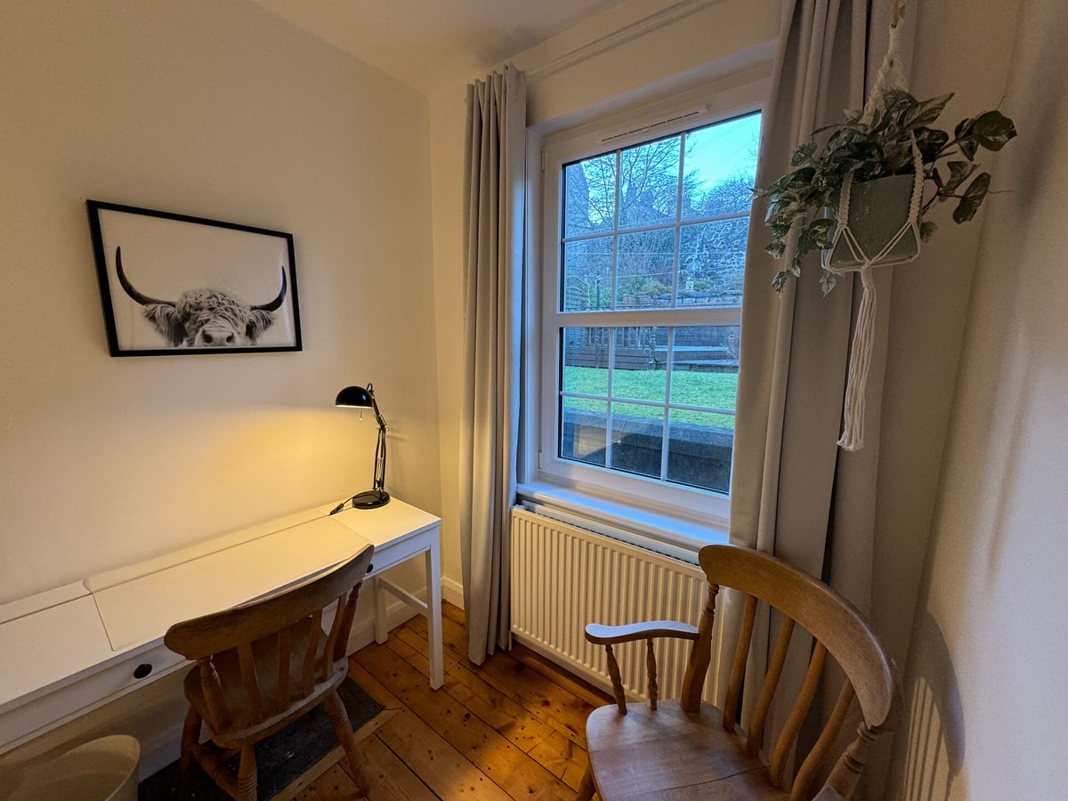 Stirling Haven: Charming 3B Apt in City Centre 18 Hello Guest