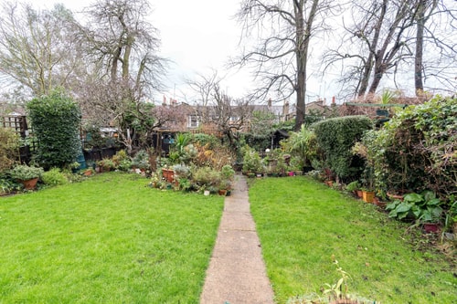 NEW Stylish 1 Bedroom Flat with Garden | London 16 Hello Guest