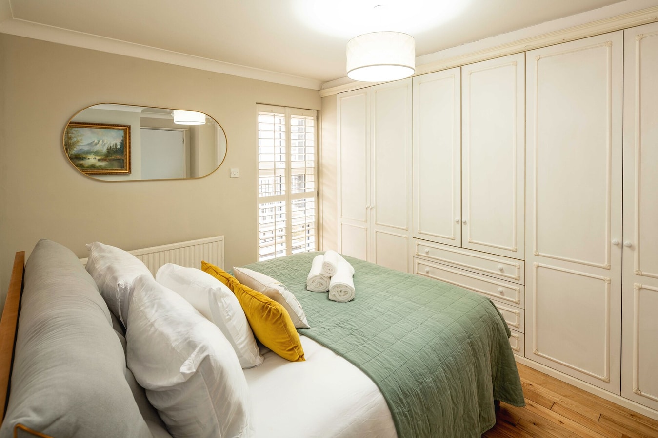 Serene Garden Flat - Steps from Tower Bridge 6 Hello Guest