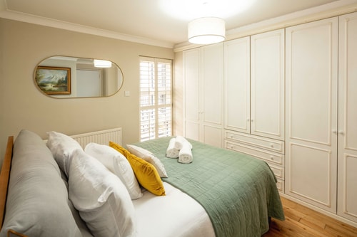 Serene Garden Flat - Steps from Tower Bridge 6 Hello Guest